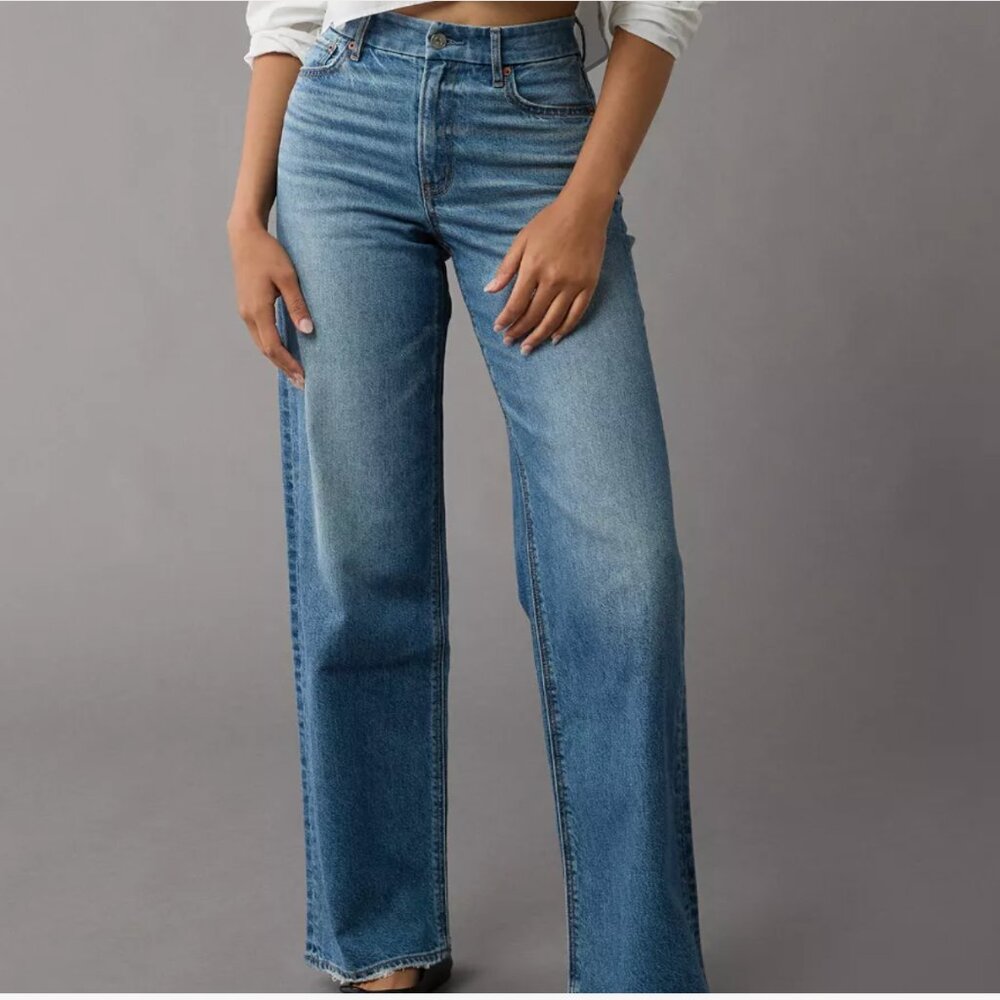 American Eagle Stretch Curvy High-Waisted Baggy Straight Jean Size 02 or 26